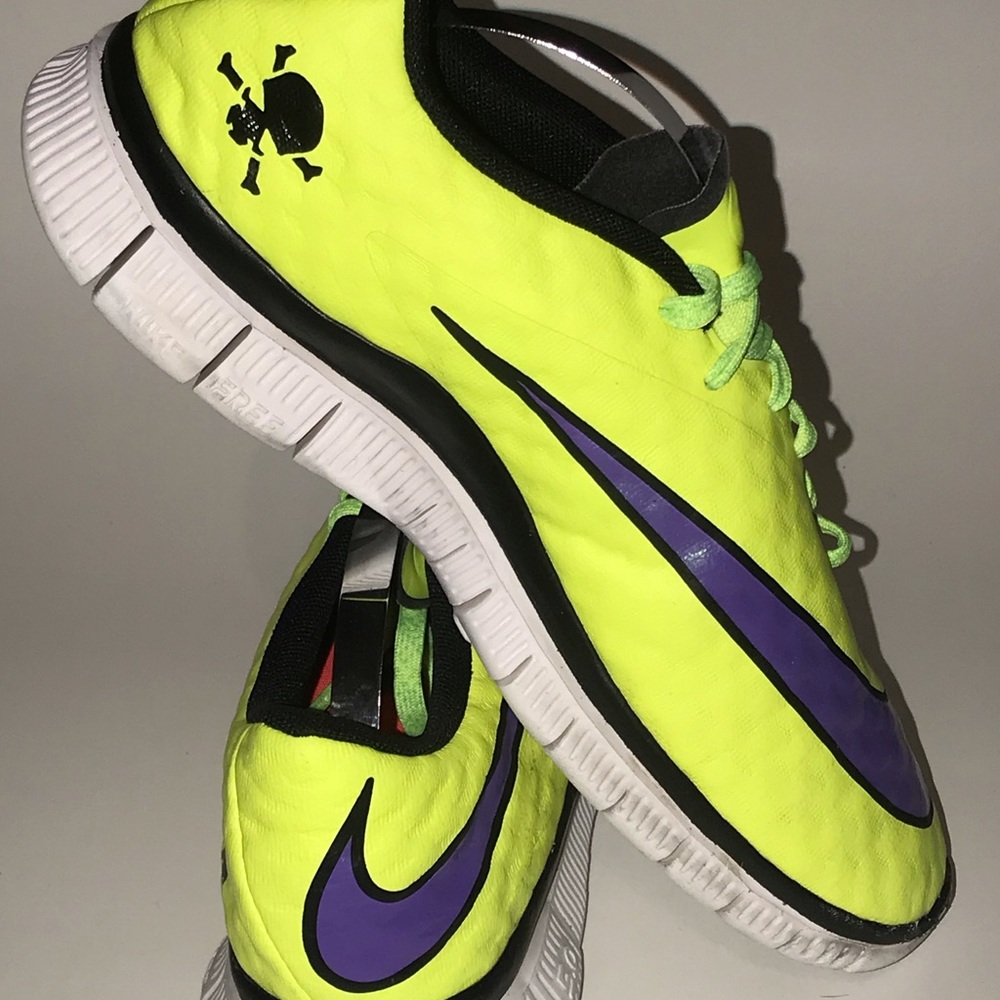 Nike Hypervenom Free 5.0 neon Purple 6Y Rare find